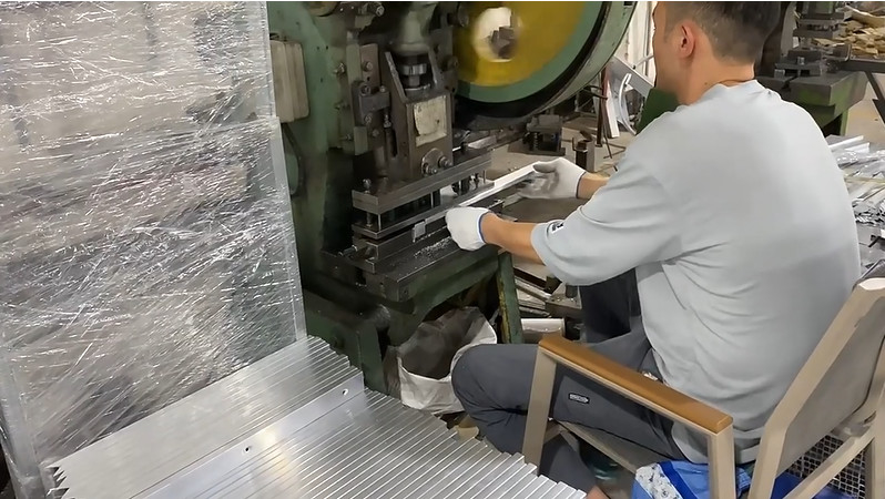 Foshan Woderful furniture Co., Ltd. productielijn van de fabrikant